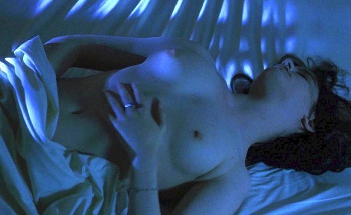 Anatomy Of A Nude Scene Jennifer Jason Leigh Gets The Drop On Bridget