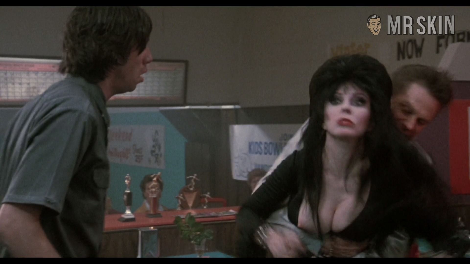 Elvira, mistress of the dark nude