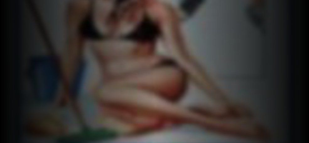 Looking for La portiera nuda nude scenes? 